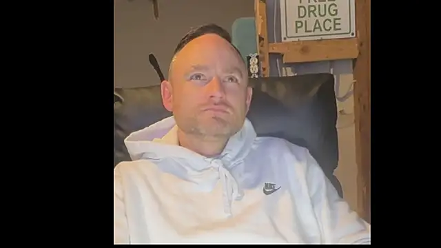 famous1tad Show Webcam