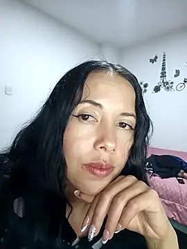 MiaForever1's Live XXX Chat