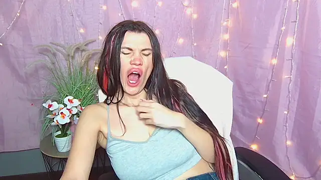 Chat +18 de MilaLoona ao vivo