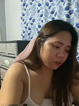 _UrSingleMamiBella_: онлайн-секс-чат