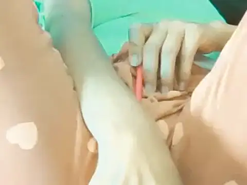 melaniy: διαδικτυακό σόου στην κάμερα