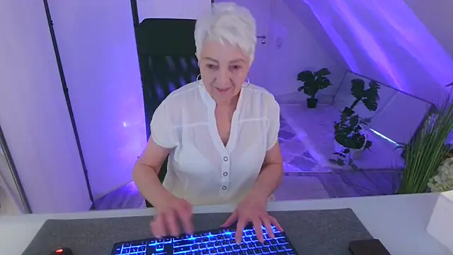 دردشة LovelyHelena الجنسية المباشرة