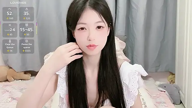 XiaoMei-iiiiii Show in webcam