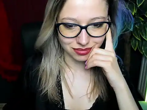 loveHeidi Adlı Modelin Canlı XXX Sohbeti