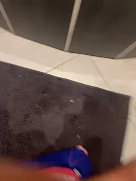 romain698: διαδικτυακό σόου στην κάμερα