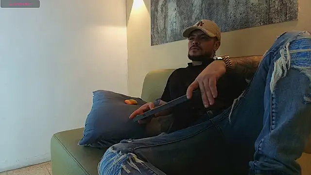 TROY_KIRK's Live XXX Chat