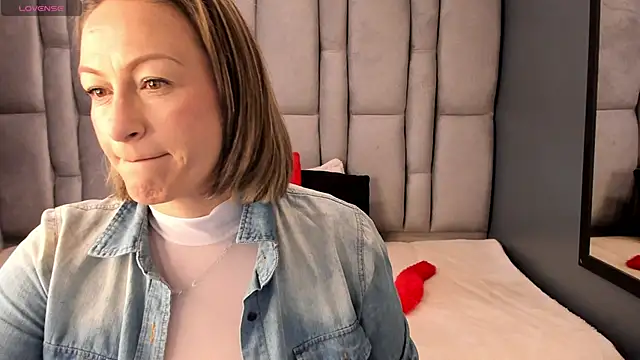 Charlot_milf Adlı Modelin Canlı XXX Sohbeti