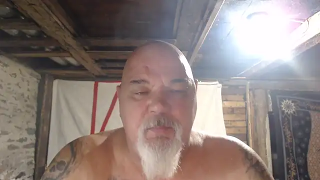 Newfiesausage1972's Live XXX Chat