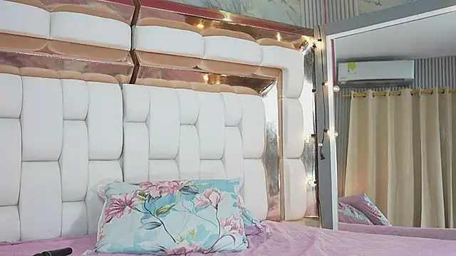 kinkylittlegirll Adlı Modelin Canlı XXX Sohbeti