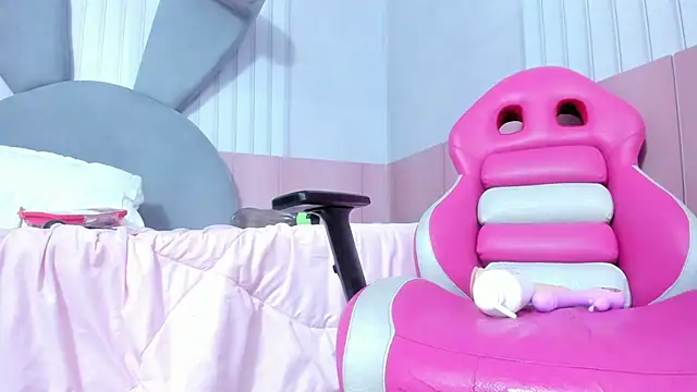 Kendall_curves' Live XXX Chat