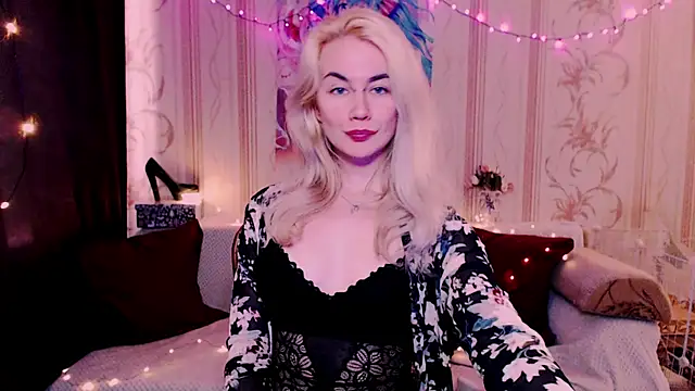 Show modela xxxcharismaaa na web-kameri