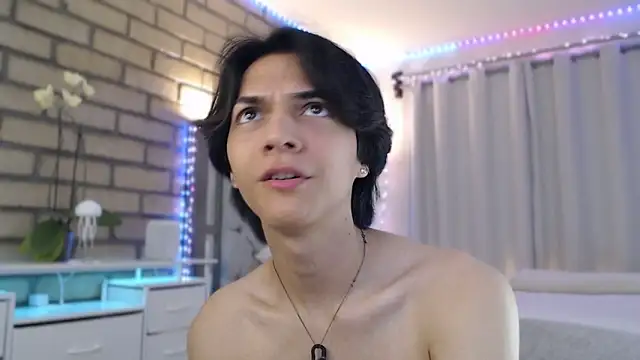 biel_biel: διαδικτυακό σόου στην κάμερα