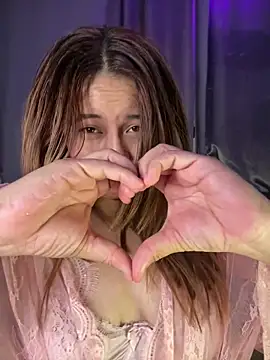 Pokazy przed kamerką – MerlyG