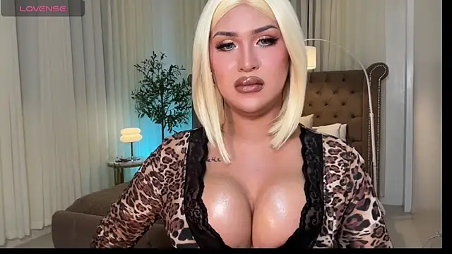 Your_Majesty_Tyra Webcam Show