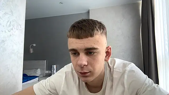 SoloFury 在線直播表演