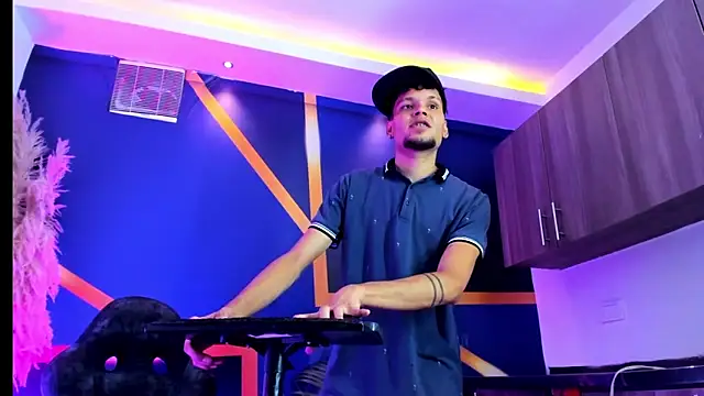 Iam_steven_ Adlı Modelin Web Kamerası Şovu