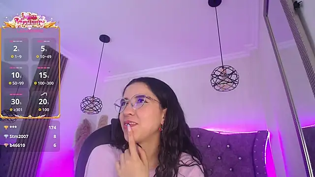 Chat +18 de Amara_Davis1 ao vivo