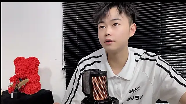 GUCCI-BOY1314 网络视讯表演