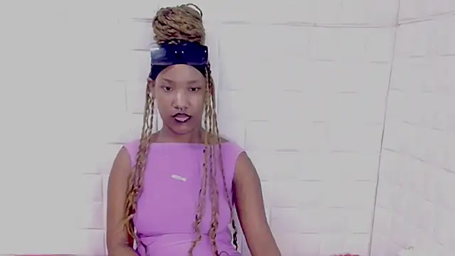 Chatroom XXX en direct de EroticSexyPrada