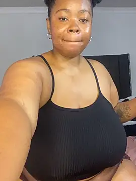 LunaCovenn élő XXX-chatje