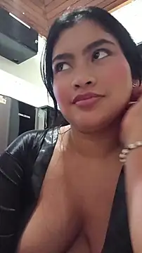 LunaaRosse élő XXX-chatje