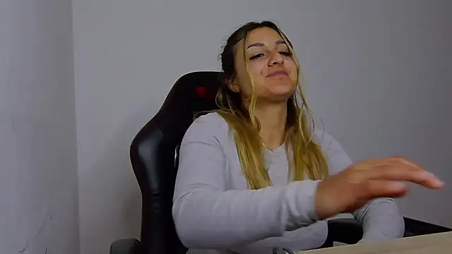 NicolePlay 现场XXX聊天