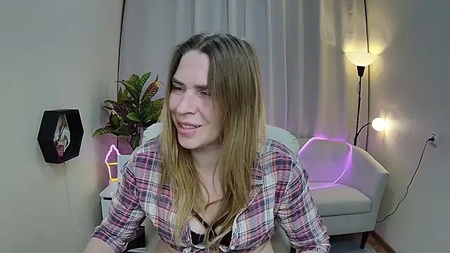 Show modela TessaDaybreak na web-kameri