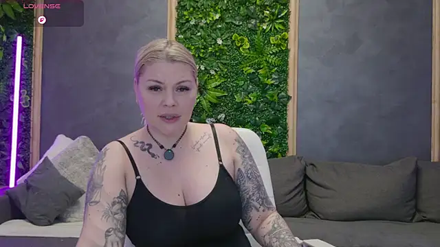 Issa_Jo élő XXX-chatje