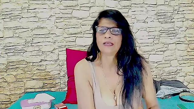 IndianAllure's Live XXX Chat