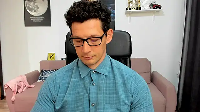 BrutusK08 live XXX chat