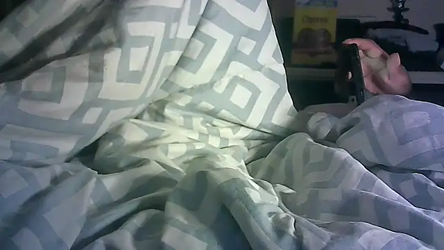 GUAPAN3S3_FIR3: διαδικτυακό σόου στην κάμερα