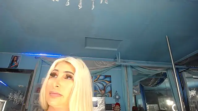 XXX chat uživo modela ADRIANNA_FOX