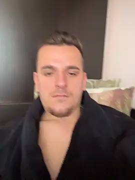 Huge_cock22cm élő XXX-chatje