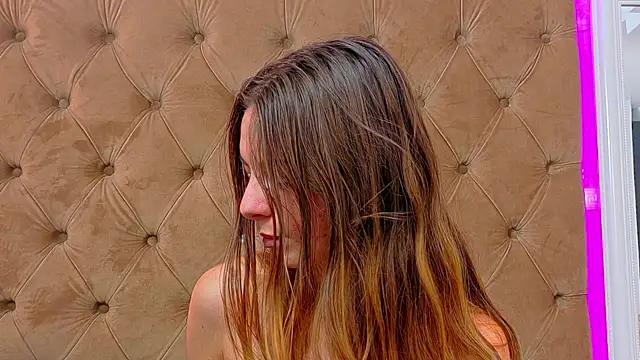 CoraVex's Live XXX Chat