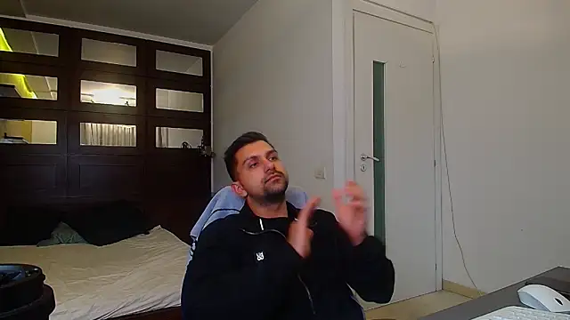 Chat XXX en directo de BryceReign