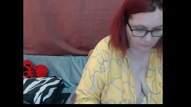 PlayfullMature's Live XXX Chat