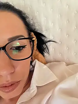 Lyaaa27's Live XXX Chat