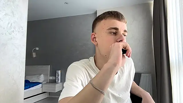 SoloFury 网络视讯表演