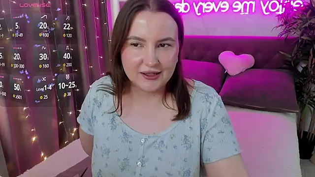 FeralPeach live XXX chat