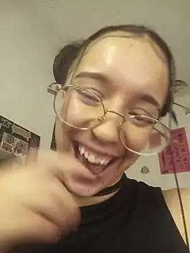 Brugmansia_ élő XXX-chatje