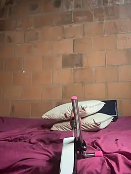 Jessyivonne: διαδικτυακό σόου στην κάμερα