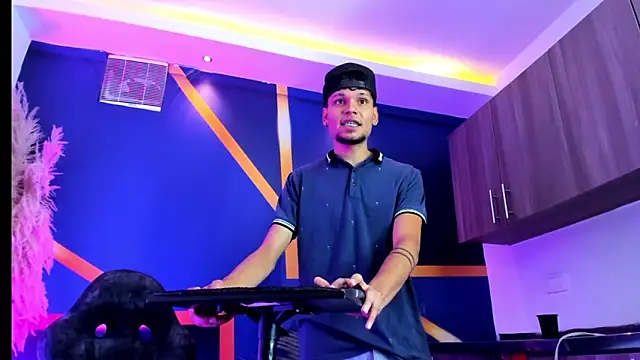 Iam_steven_'s Webcam Show