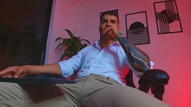 XXX chat uživo modela ALPHA_DOMINUS_