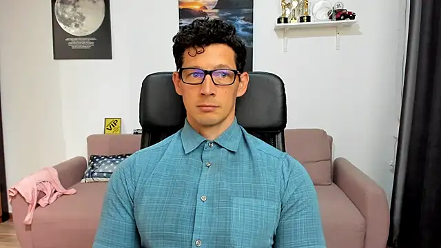 BrutusK08 Adlı Modelin Canlı XXX Sohbeti