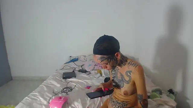 barbara_anal_squirt_ 现场XXX聊天