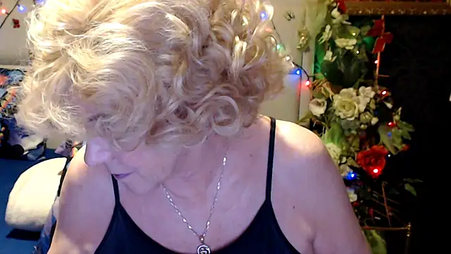 HappyWomanOn's Webcam Show