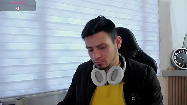 Rick_Adams Show in webcam