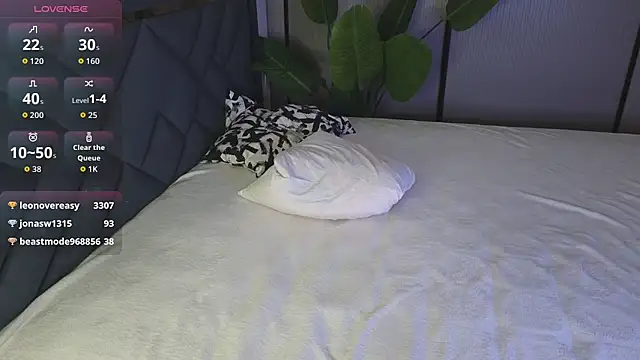 TrishaRey's Webcam Show