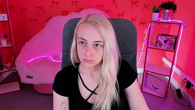 CarolMoor Adlı Modelin Canlı XXX Sohbeti