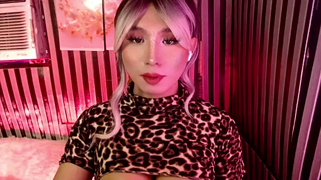 HoresCOCKLUCY: διαδικτυακό σόου στην κάμερα